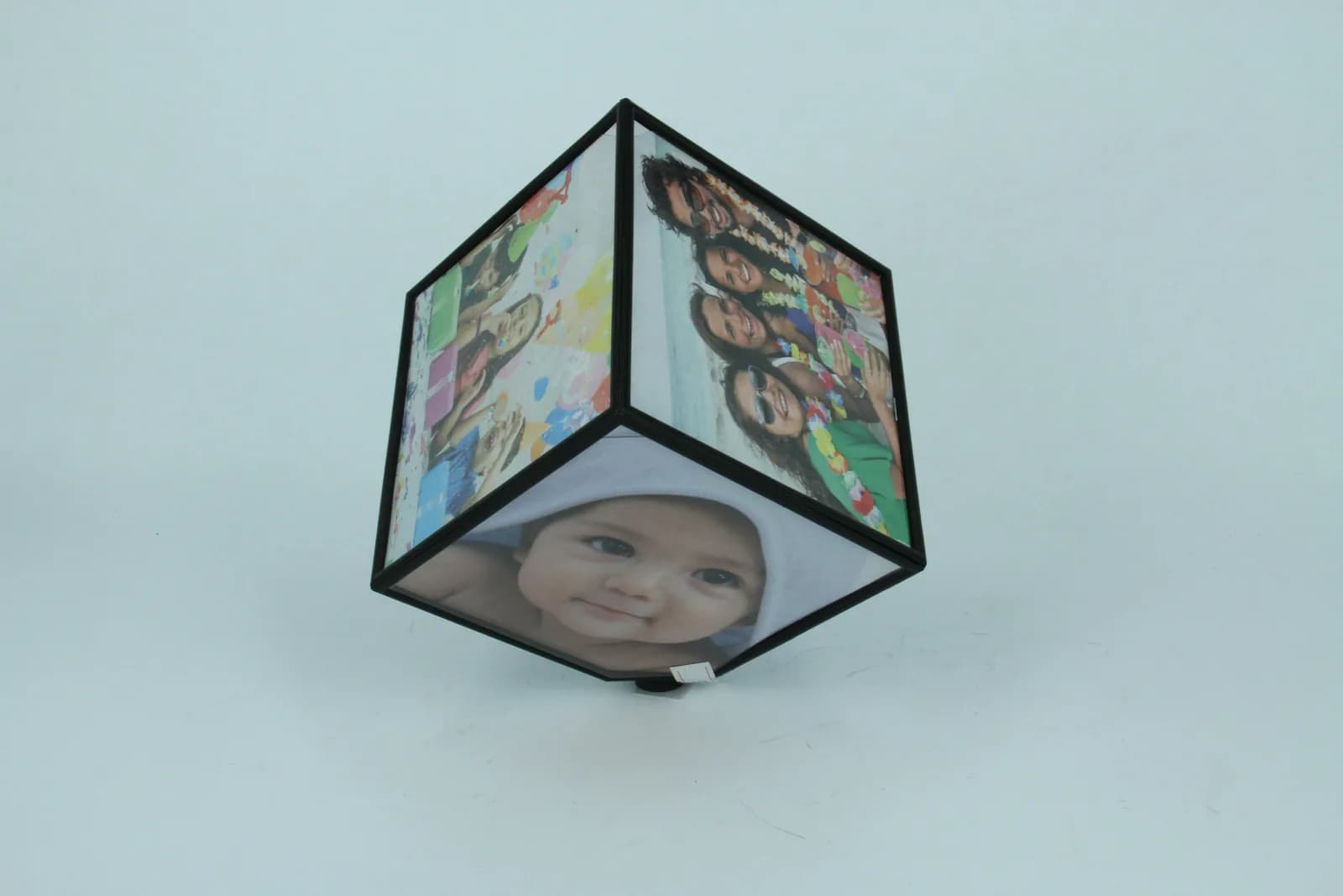 Ramă cub rotitor, 6 poze 10×10 (1 din 3)